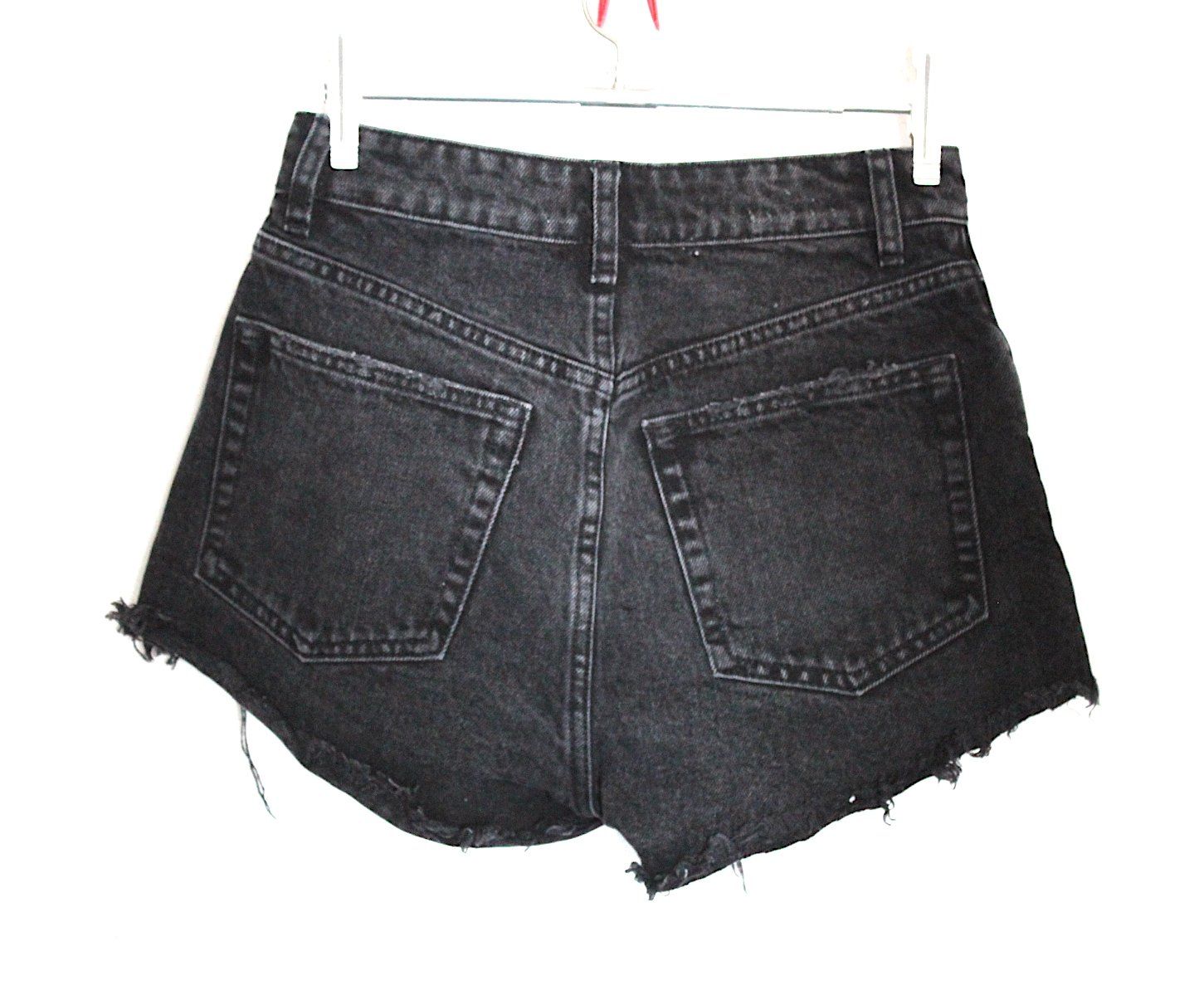 Jeans: Neu, Kurze Jeans EU Gr. 32 – Usato da Locarno venduto da madame-tus-sauds 1