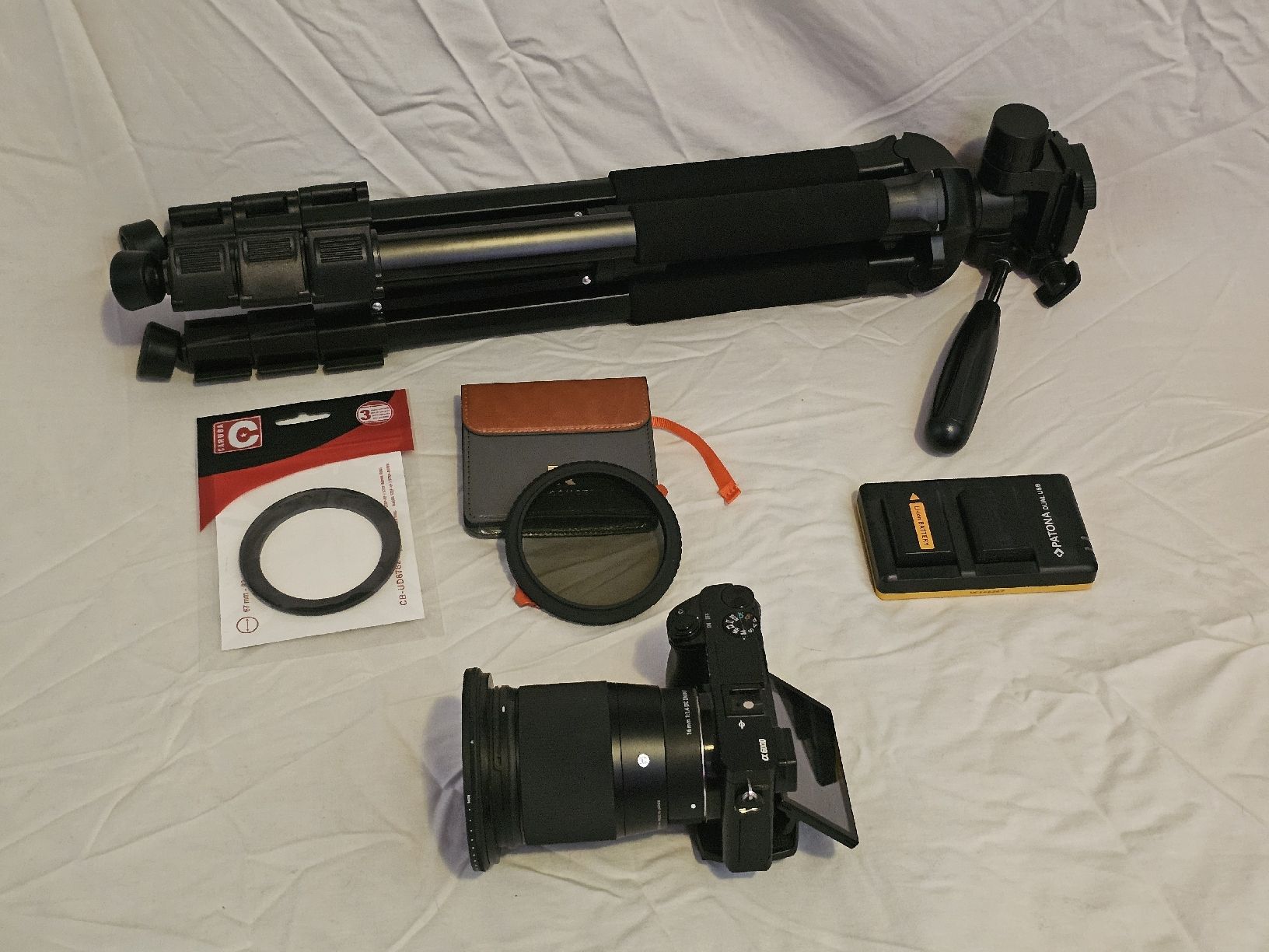Sony Fotocamera: Sony Alpha 6000 mit Sigma 16mm 1.4 DC DN Objektiv + Stativ – Usato da Rüti GL venduto da mitchmcfly 2