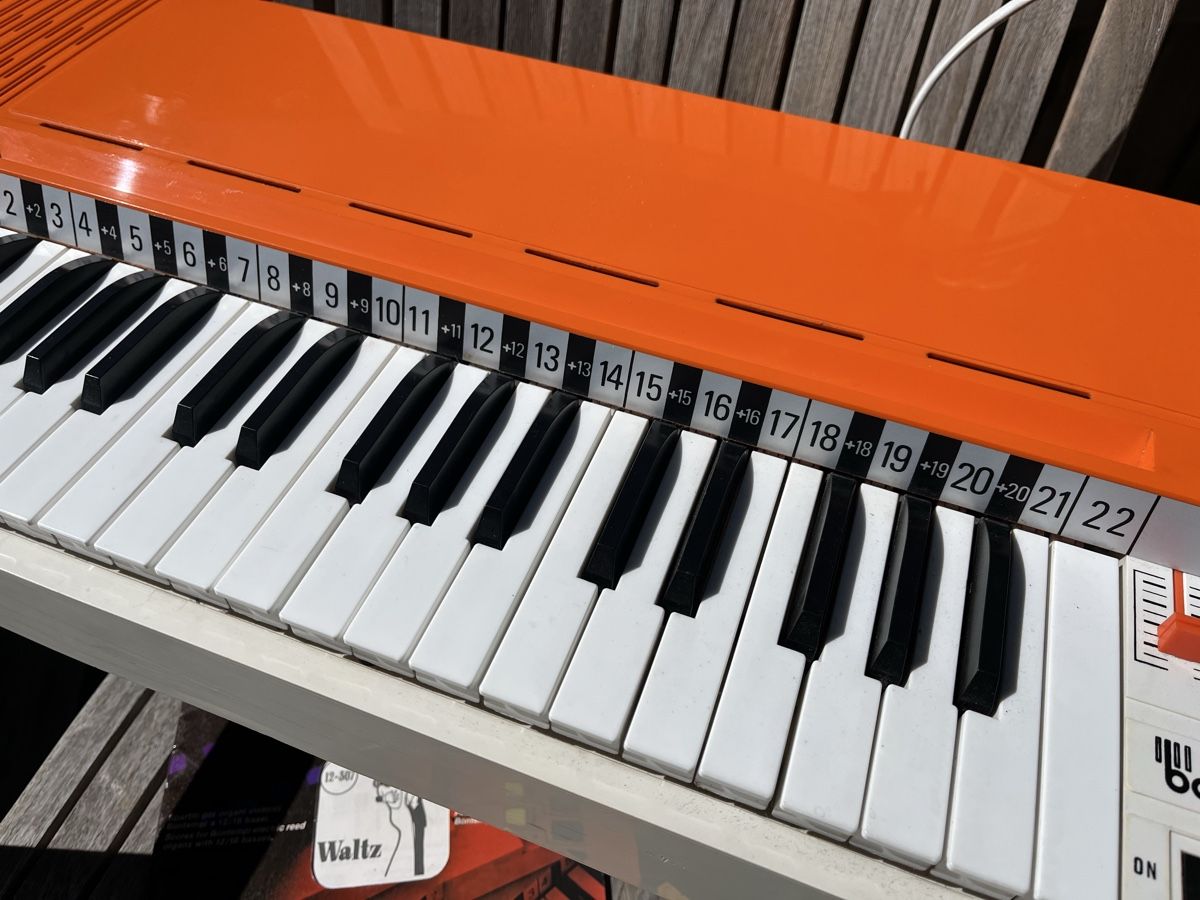 Bontempi Strumenti musicali: Bontempi 109 Vintage Keyboard 1970 – Usato da Wiesenberg venduto da swissantik 2