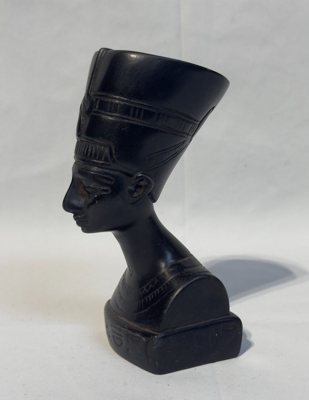 Skulpturen & Statuen: Buste de Nefertiti en résine – Gebraucht aus Tramelan von lolopat 1
