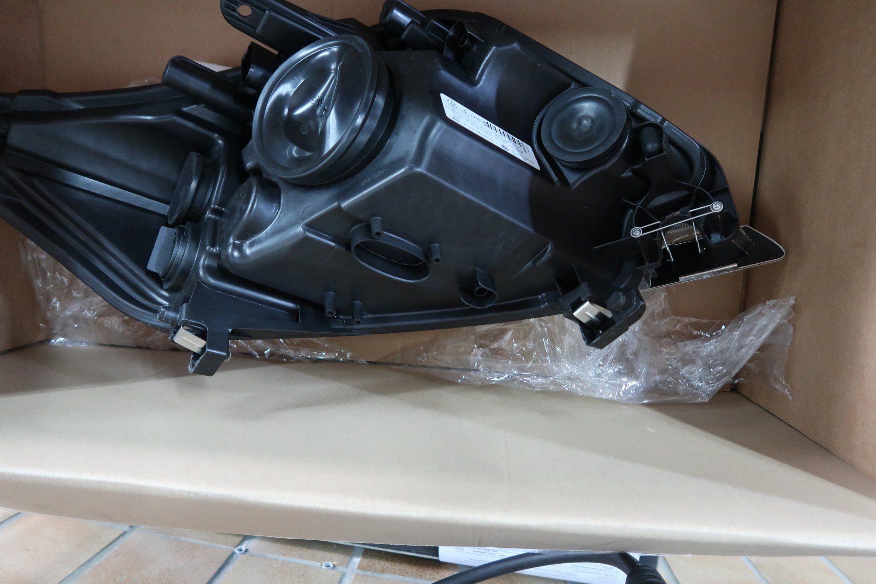 Ford Scheinwerfer: Scheinwerfer vorne links Ford Kuga 1751449 – Neu und originalverpackt aus Büsingen von garagealtmann 5