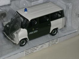 Ford Transit 1971 Bus Polizei Hamburg  ° Minichamps 1:43