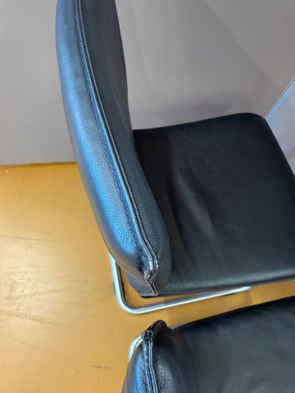 Chaises: 2 Stühle Lederoptik Schwarz  Gebraucht – D'occasion à Dietlikon par ComdatAG 2