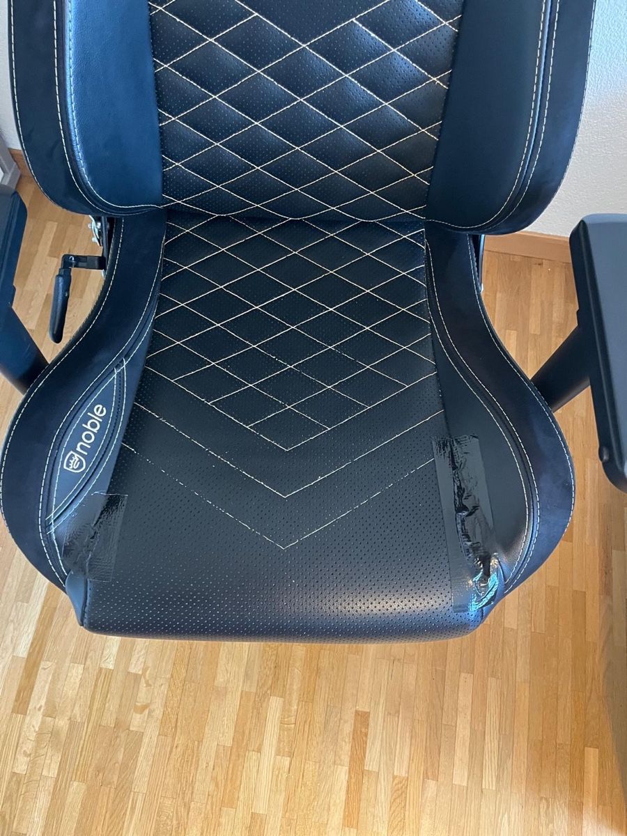 Noblechairs Sedie: Gamingstuhl von Noblechairs Epic – Difettoso da Hettlingen venduto da AumSp 4