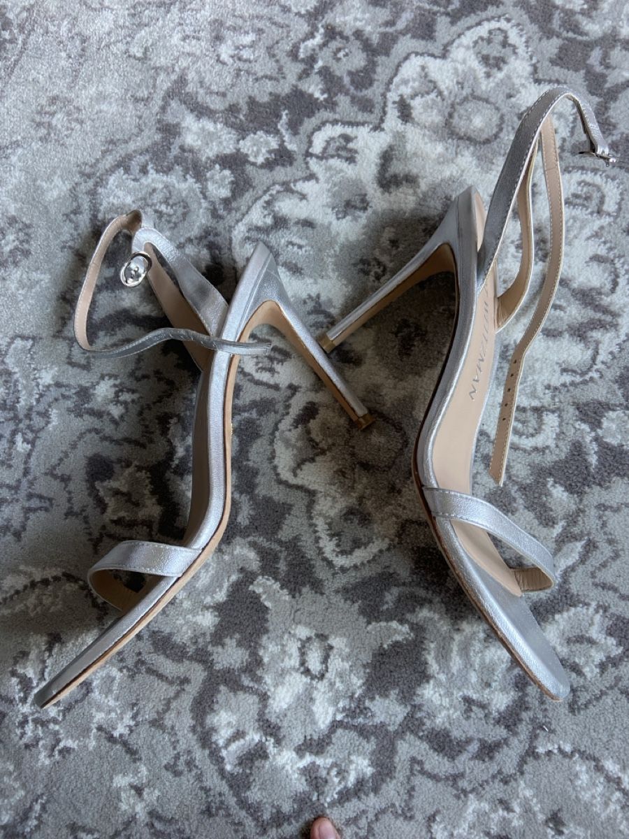 Stuart Weitzman Scarpe da donna: Stuart Weitzman Barelynude 100 Sandals Platinum Silver Heels – Usato da Münchenstein venduto da B771 5