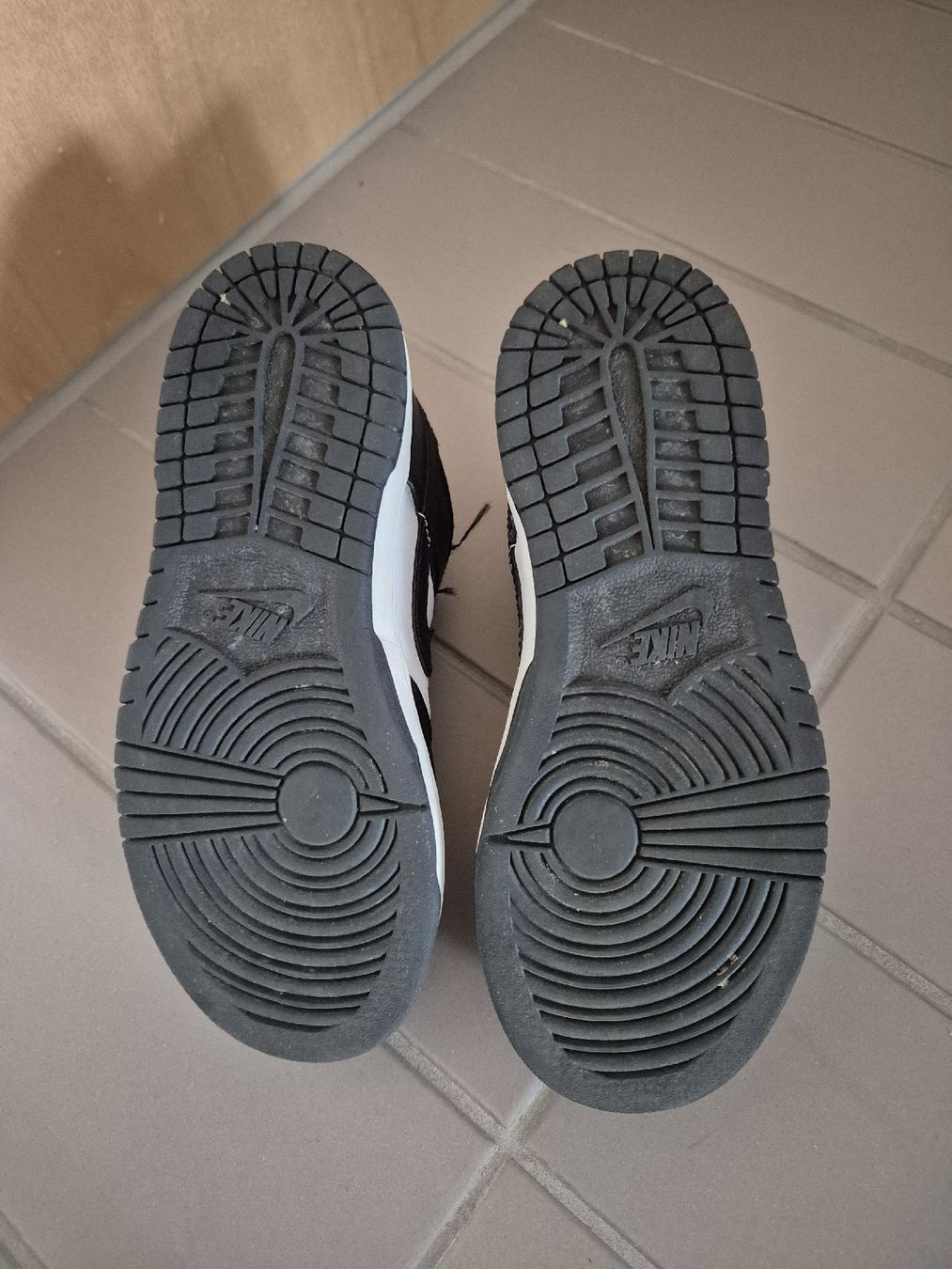 Nike Scarpe per ragazzi: Nike Dunk Low Panda, Grösse 30, Top Zustand! – Nuovo (secondo la descrizione) da Zürich venduto da luana8283 1