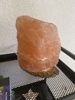 Salzkristalllampe gross mit Holzsockel guter Zustand