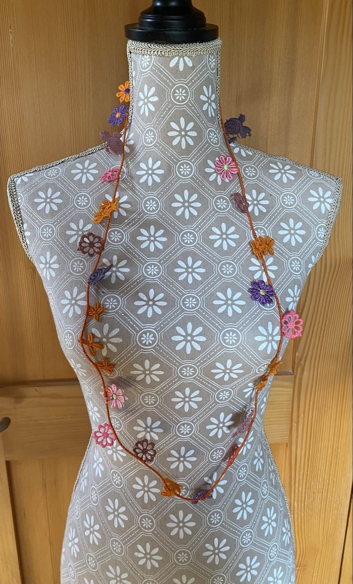Catenine: Häkel-Blumenkette – Einzigartiger Blickfang! – Usato da Maur venduto da chr_x8zv