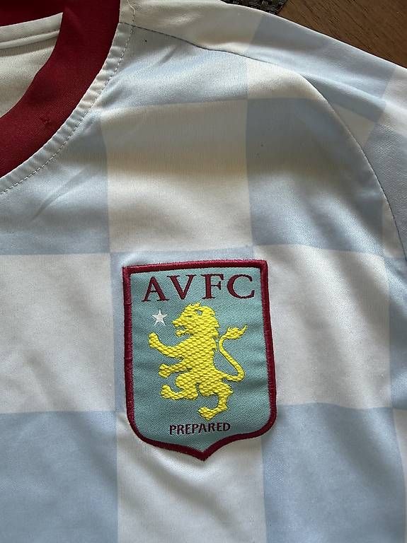 Canottiere & Pantaloni: Fussballjersey Aston Villa – Usato da lohn-ammannsegg venduto da matt. 1