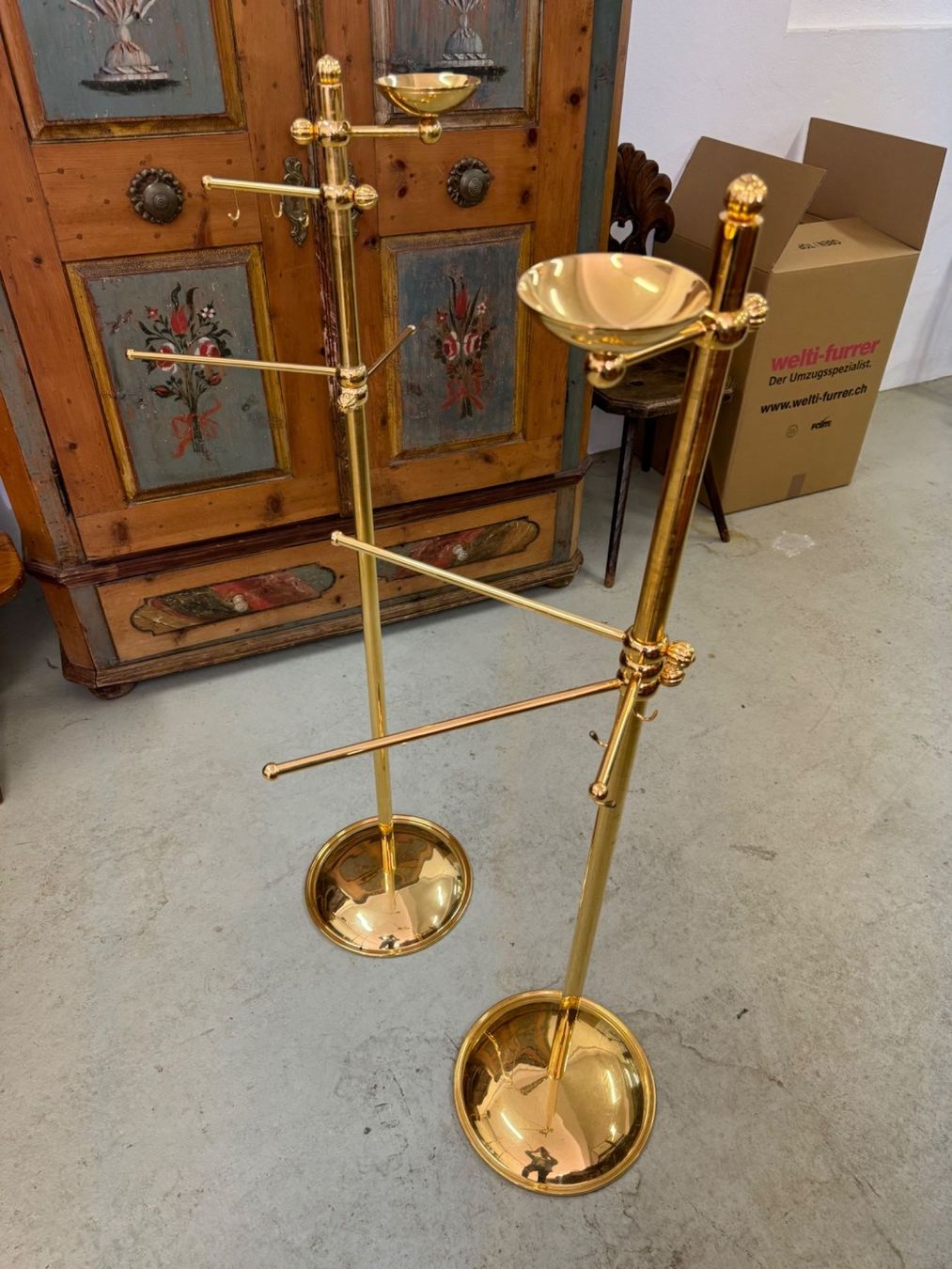 Sonstige Dekorationen & Accessoires: Elegant Vintage Brass Towel Racks – Gebraucht aus Gsteig b. Gstaad von Auctionly 6