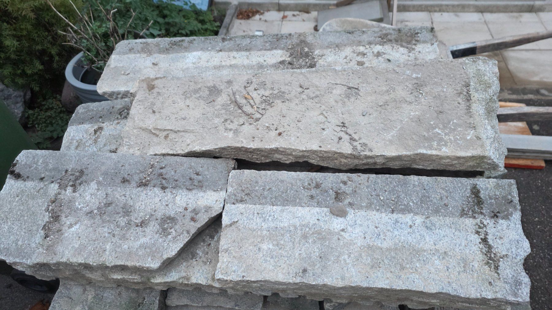 Bodenbeläge: Natursteinplatten – Gebraucht aus Rothrist von Codalu