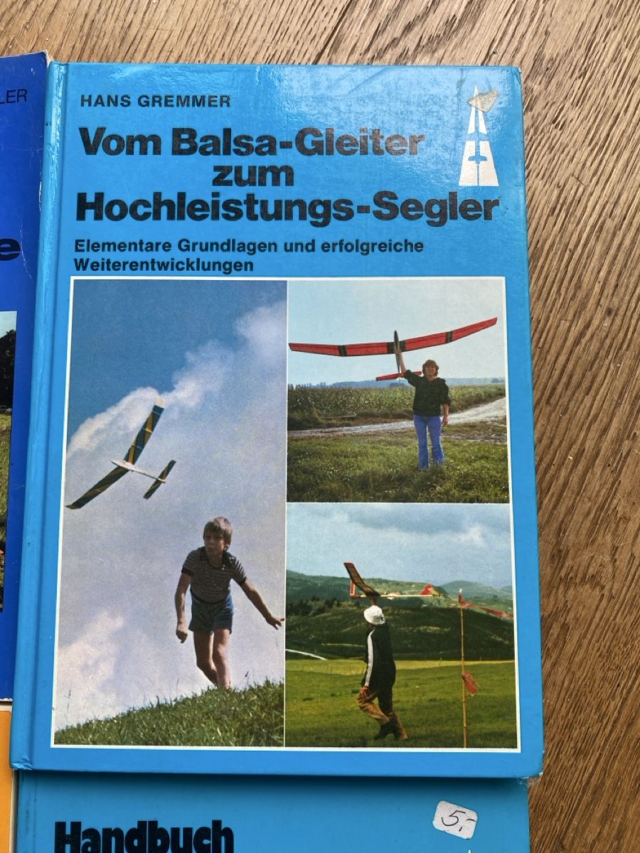 Bücher: Modellbau Bücher Sammlung - RC-Flugzeuge  – Gebraucht aus Basel von Huba888 1