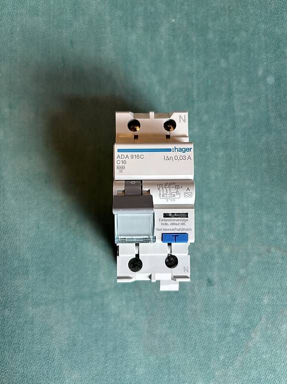 Alimentazione elettrica: FI-LS C16 – Usato da Lengnau BE venduto da hs67