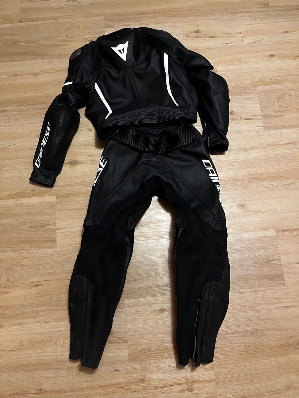 Dainese Jacken: Dainese Lederkombi – Neu (gemäss Beschreibung) aus Seewis Dorf von LokiundOdin 1