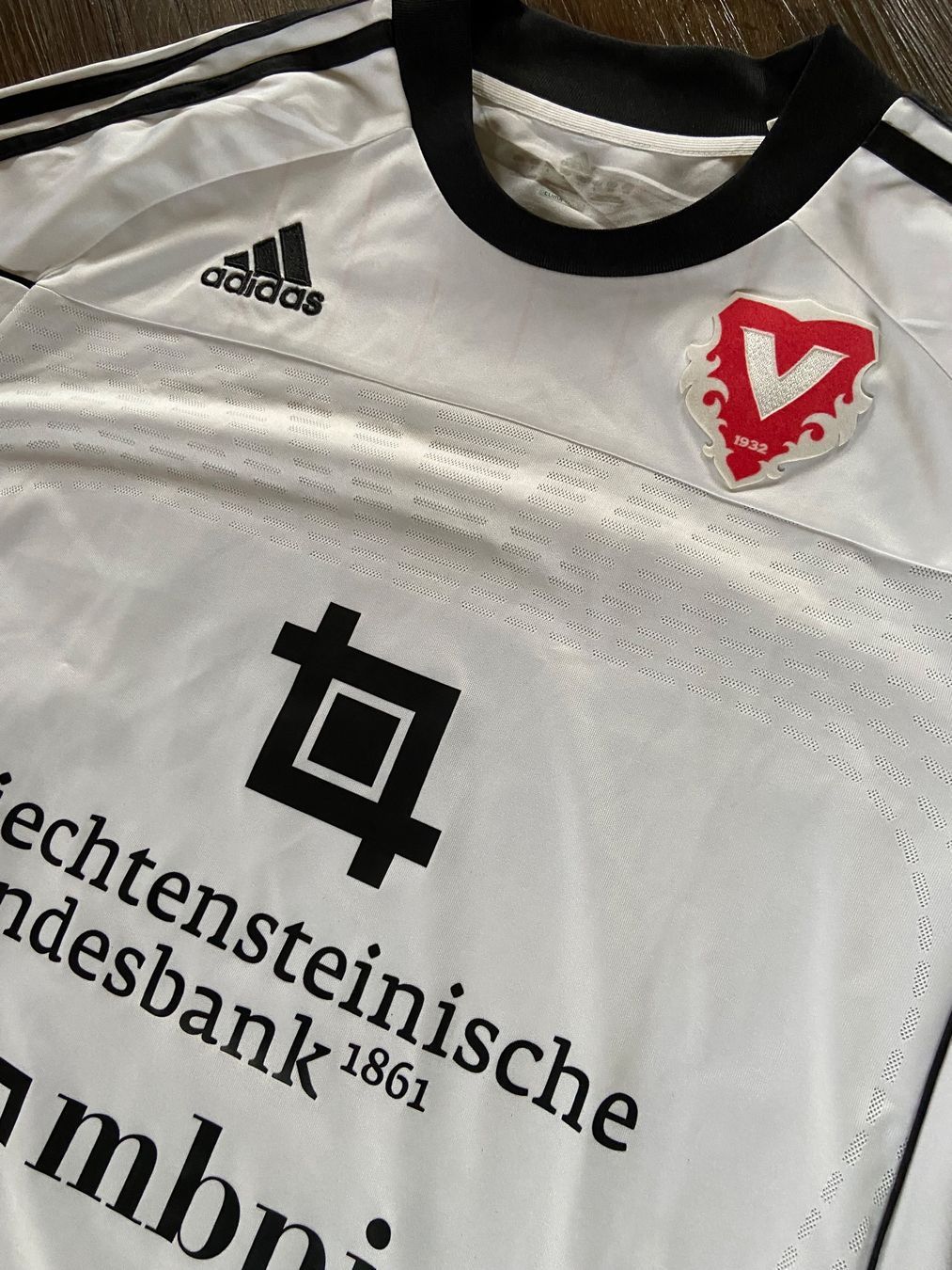 Adidas Canottiere & Pantaloni: FC Vaduz Trikot Gr. L / Klaus – Usato da Muttenz venduto da bargain_hunter 1