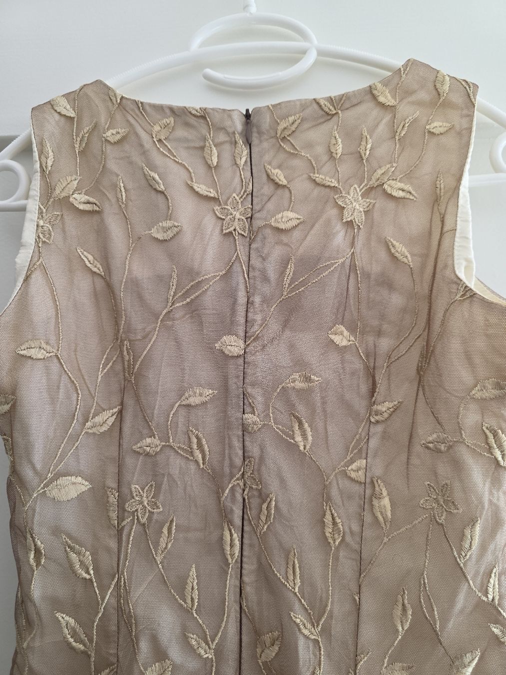 Sandro Robes: Sandro Gold/Beige Dress with Flower Patterns – D'occasion à Zürich par lit_n7pb 1