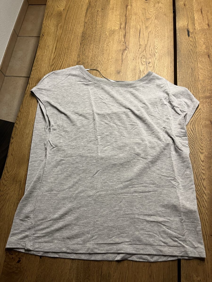 T-shirt: graues T-Shirt – Nuovo (secondo la descrizione) da Anwil venduto da del_5ykt