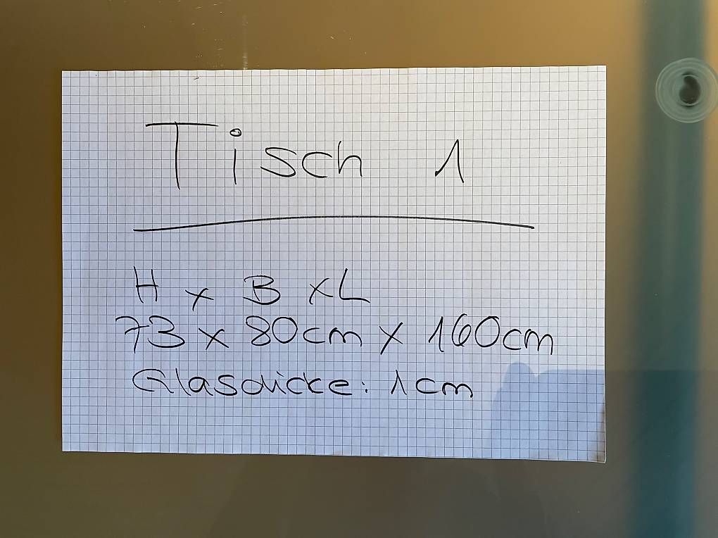 Scrivanie: Glastisch (Milchglas) – Usato da Unterengstringen venduto da DeaundHeinz