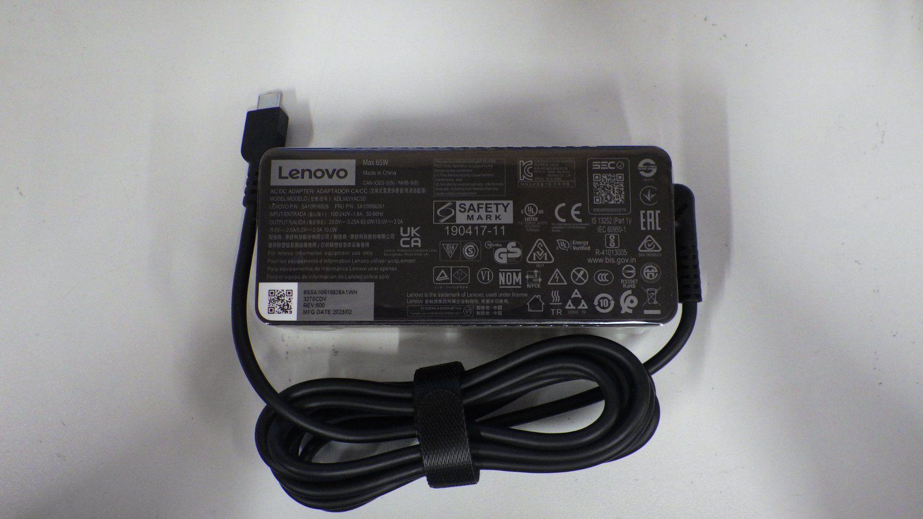 Lenovo Laufwerke & Adapter: 65W AC adapter for Lenovo – Neu und originalverpackt aus Gossau ZH von OrderflowAG 1