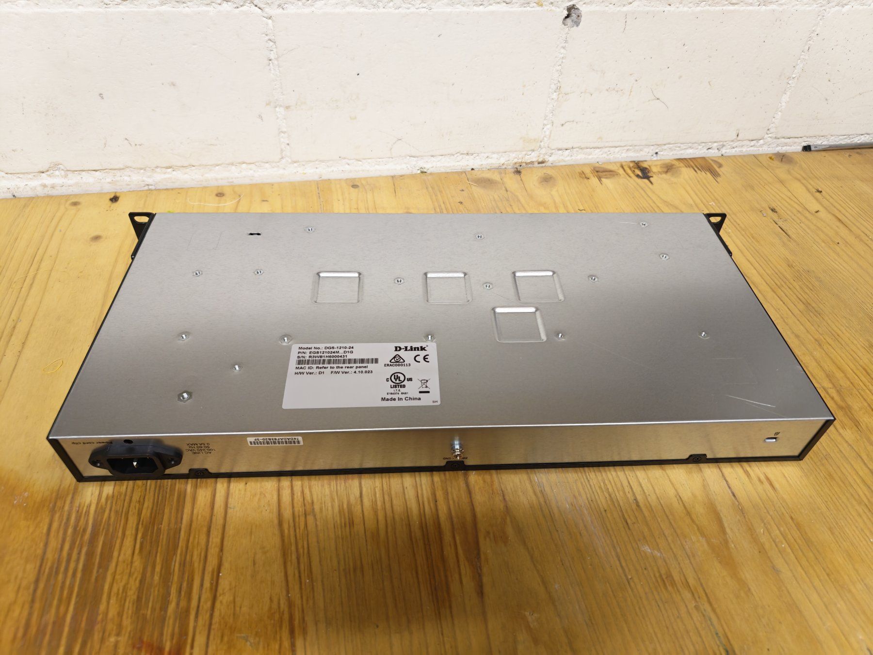 Dlink Hub & Switch: D-Link DGS-1210-24 - 28 Port Switch – Usato da Bazenheid venduto da bazedonia 2