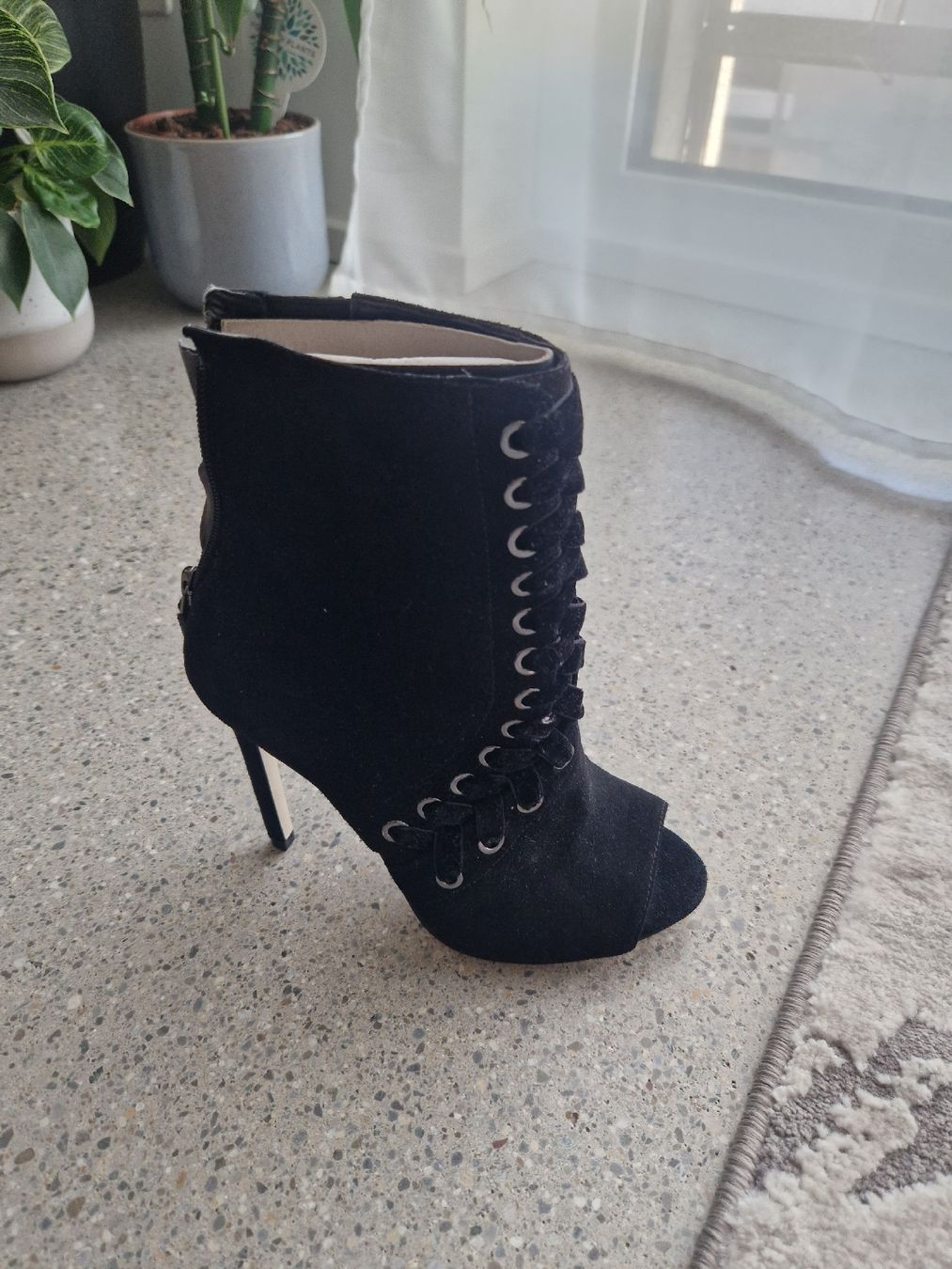 Guess Scarpe da donna: Ankel Boots Peep Toe Black Guess 35 – Nuovo (secondo la descrizione) da Dübendorf venduto da ami_6zyy
