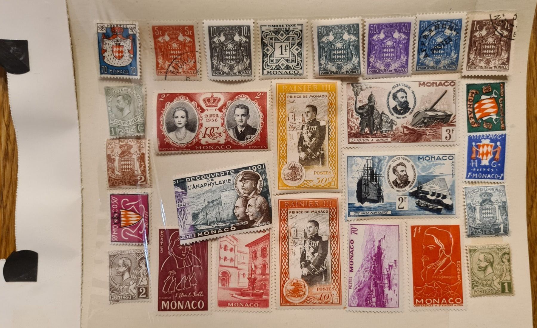 Tutti i francobolli: Briefmarken Monaco 1956 – Nuovo e nell'imballaggio originale da Winkel venduto da Heuresis 2