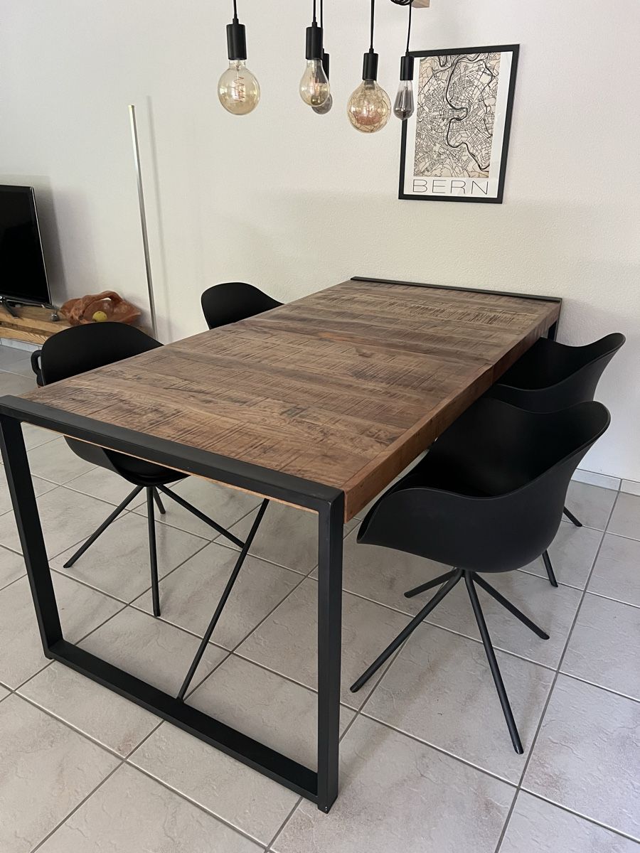 Tische: Tisch Holz mit Metallgestell schwarz – Gebraucht aus Fraubrunnen von bae_2xkt