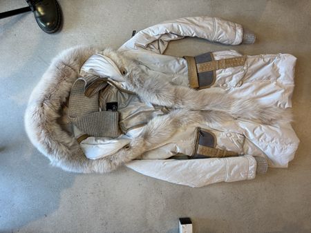 Manebo Winter Jacke mit Echtpelz, Grösse 36, Top Zustand!