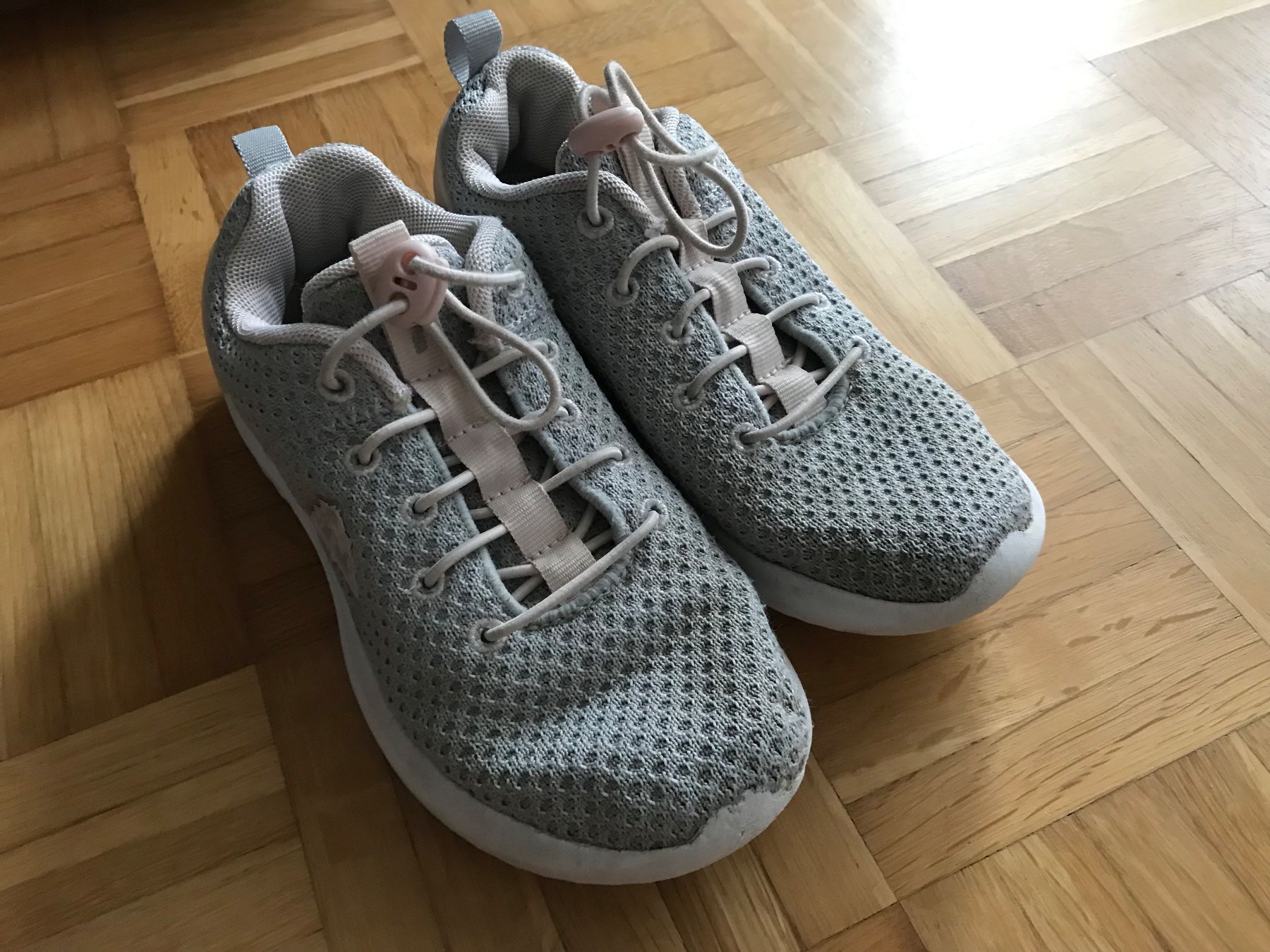 Scarpe per ragazze: Turnschuhe Sneaker von Beach Mountain Grösse 31 hellgrau – Usato da Emmenbrücke venduto da Hathor123 3