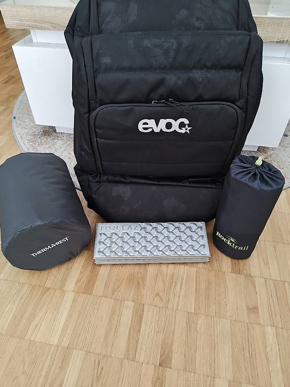 Cuscini: Camping-Set + Gratis Matte/Sitzkissen  – Usato da Basel venduto da jetonibasel