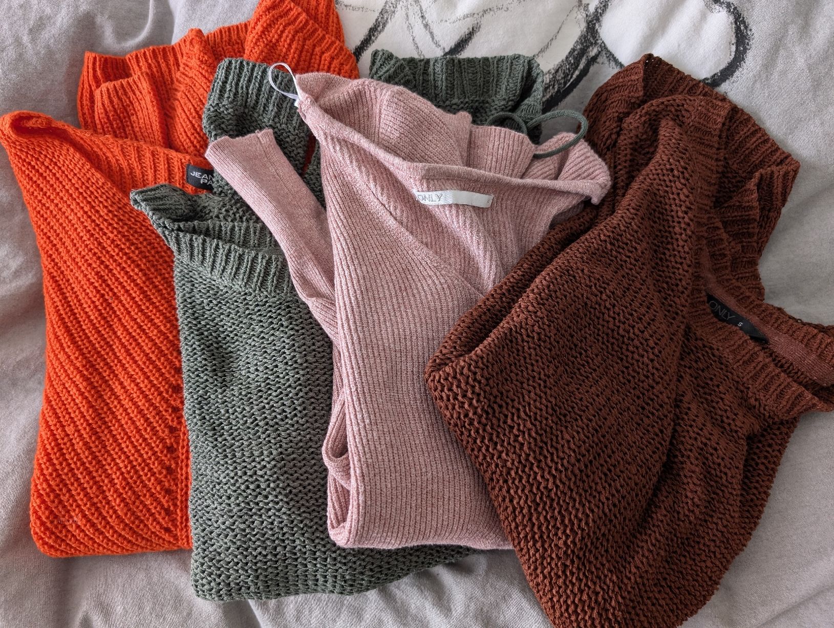 Lotti di vestiti: Strickware im Herbstlook: Pullover für Damen – Usato da Ganterschwil venduto da Nike18