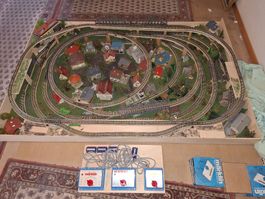 Märklin H0 Modellbahnanlage mit Zubehör und Häusern 3 Spurig