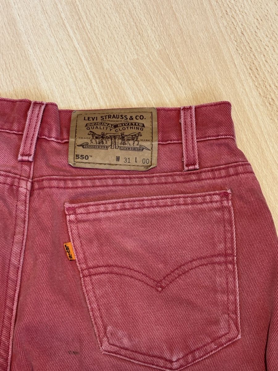 Jeans: LEVI'S 550 RED DENIM SHORTS – Usato da Küttigen venduto da noa_78fr