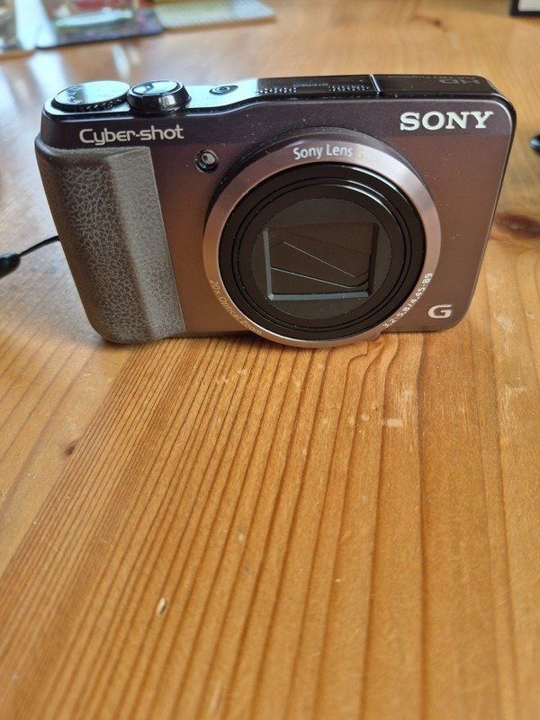 Sony Fotocamera: Sony Cyber Shot DSC-HX20V – Usato da Reinach BL venduto da colmarer