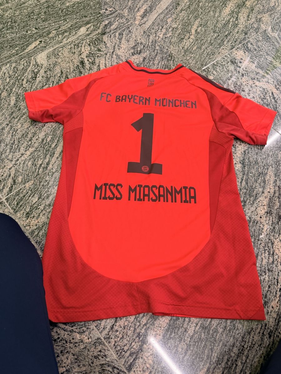 Bayern München Leibchen & Hosen: Fc Bayern Trikot - 5 Stuck – Gebraucht aus Zürich von bri_s9j9 8