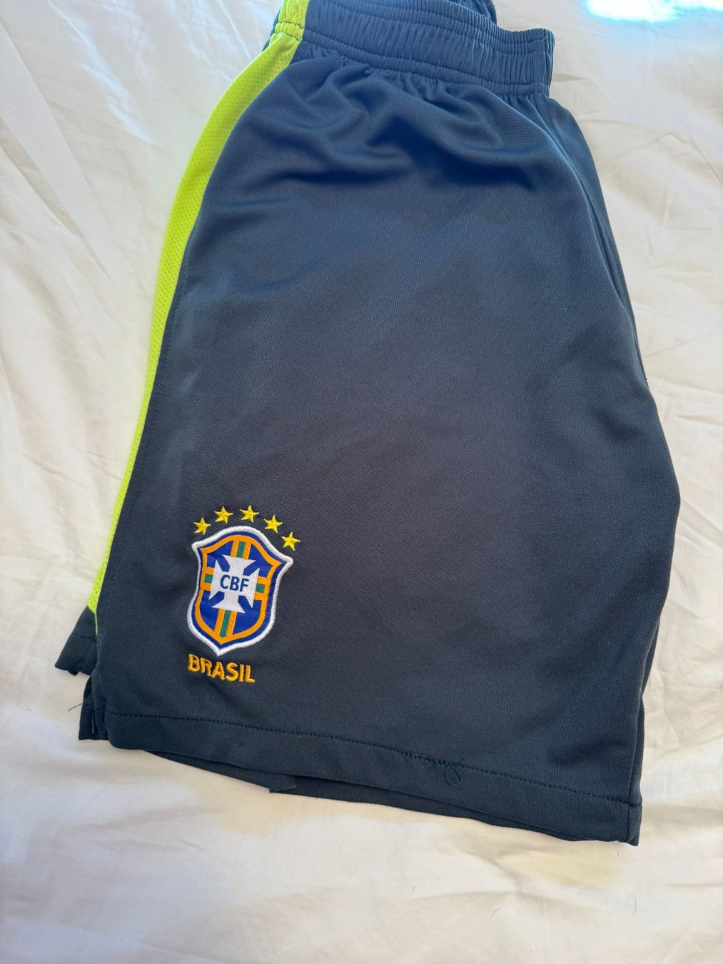 Nike Hosen: Brazil shorts Neymar 10 - Nike L – Gebraucht aus Sorengo von tia_jersey 1
