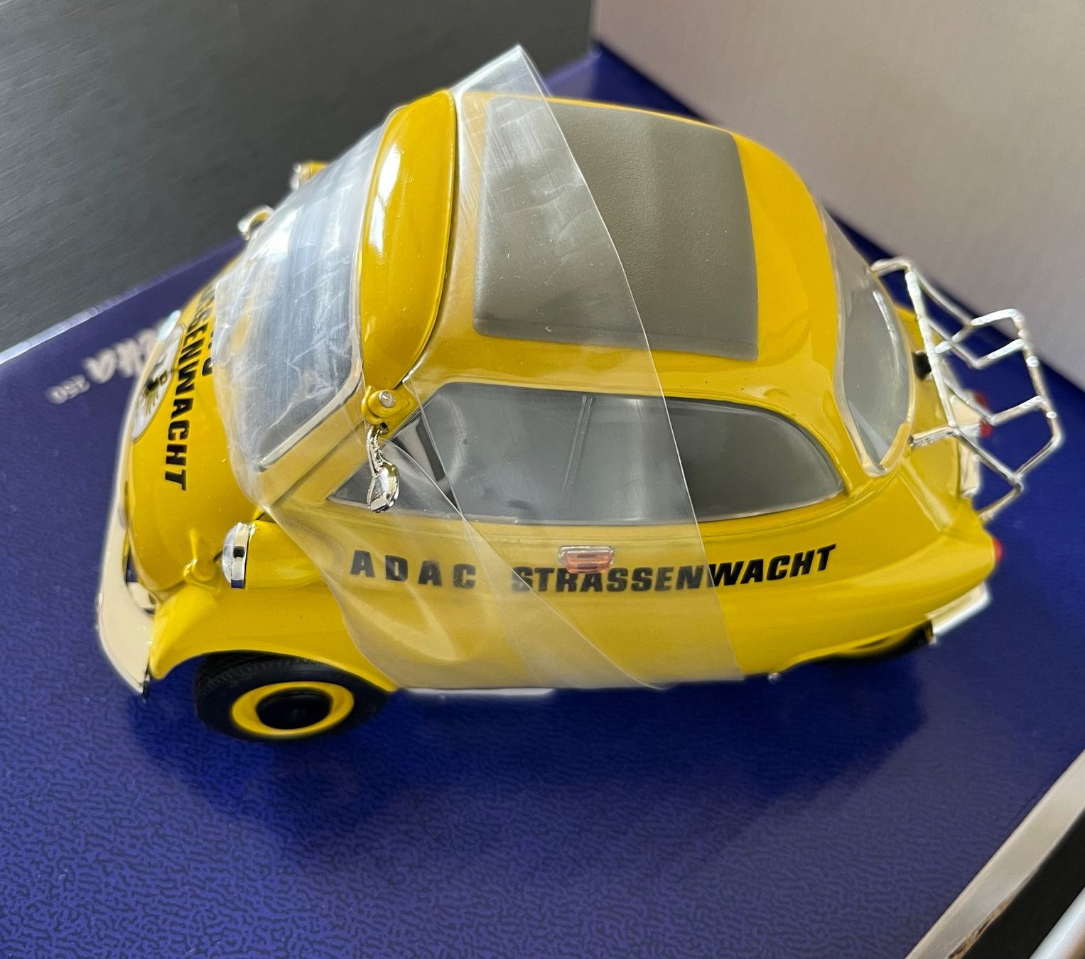 BMW Modellini d'auto: BMW Isetta 250 Revell 1:18 – Usato da St-Cergue venduto da ncu_t267 3