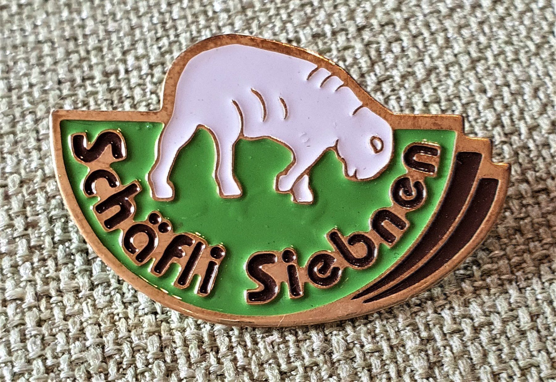 Plaketten & Abzeichen: G638 - Pin Schäfli Siebnen Schaf – Gebraucht aus Reinach BL von Boston-Verkauf