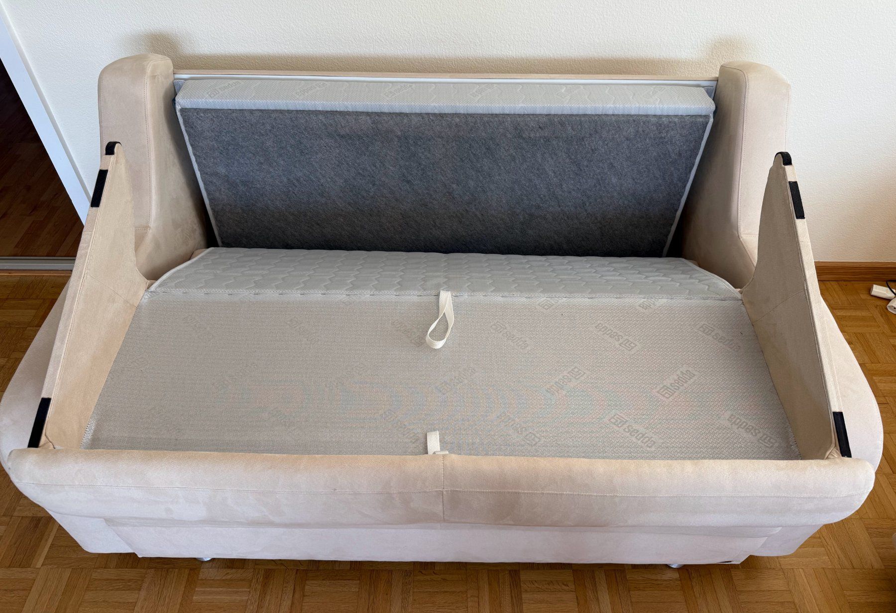 Pfister Sofas: Bettsofa mit hochwertiger Liegefläche, Mikrofaser, Beige – Gebraucht aus Uerikon von TT51 2