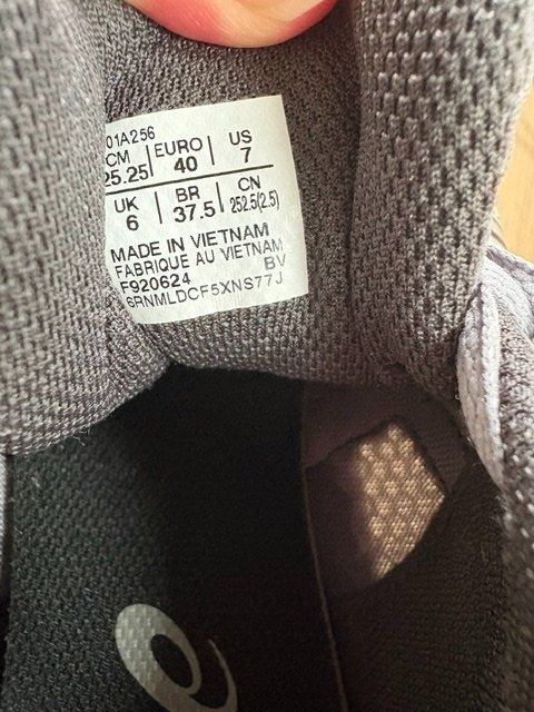 Asics Scarpe da uomo: Neue Asics Sneaker grau Grösse 40 – Nuovo (secondo la descrizione) da Dielsdorf venduto da Sendak 4
