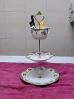 Etagere aus Porzellan mit Blumenmuster dreistufig