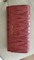 Portefeuille Miu Miu en cuir matelassé rose
