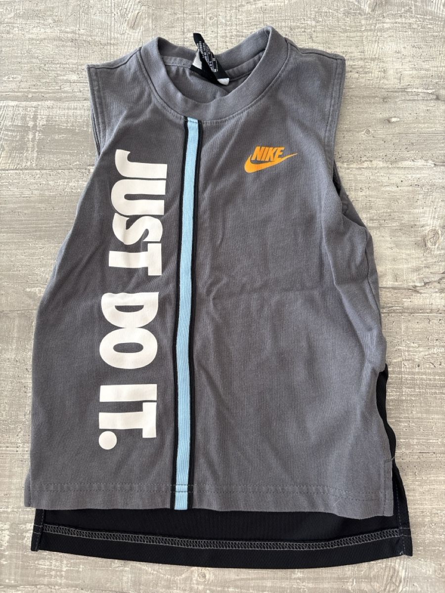 Nike Camicie, T-shirt & Polo: Nike Shirt 110/116 – Usato da Schliern b. Köniz venduto da Giulae