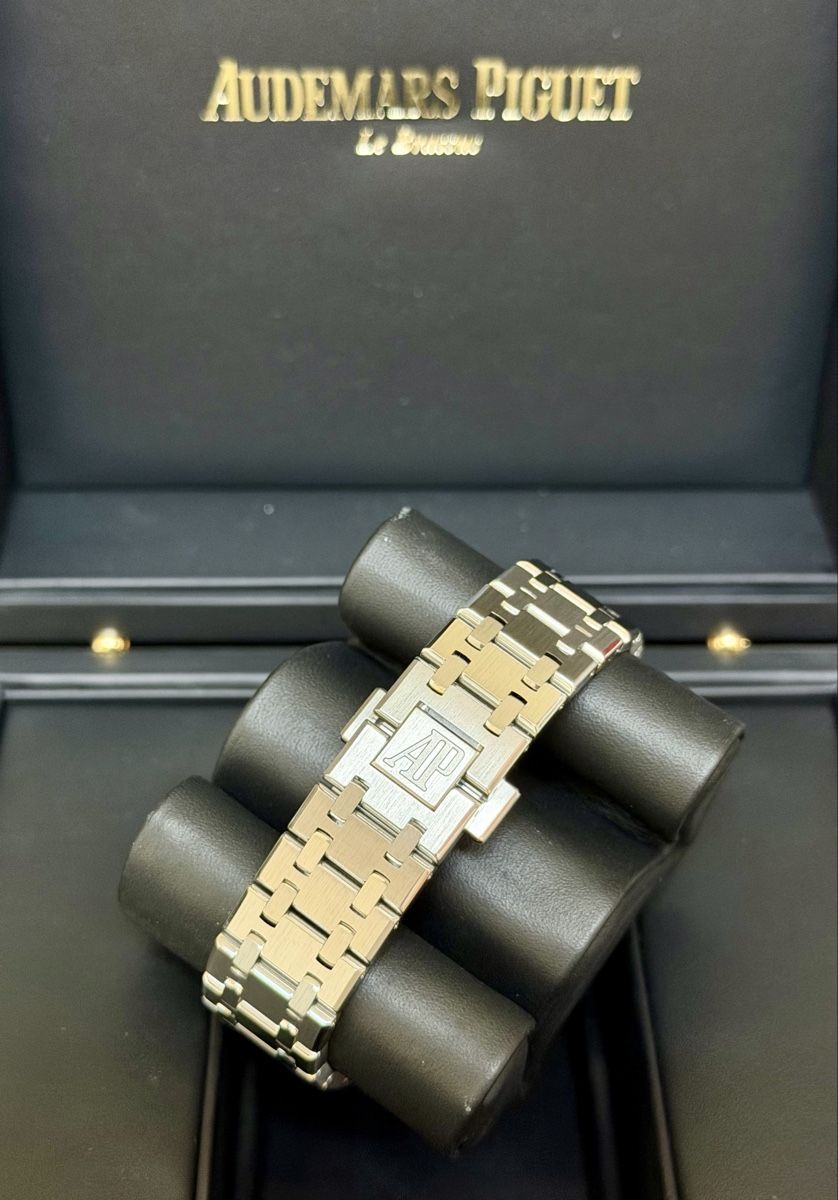 Audemars Piguet Orologi: Audemars Piguet Royal Oak 37mm Diamonds – Usato da Zürich venduto da WATCHROOM 7