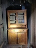Kommode mit Vitrine