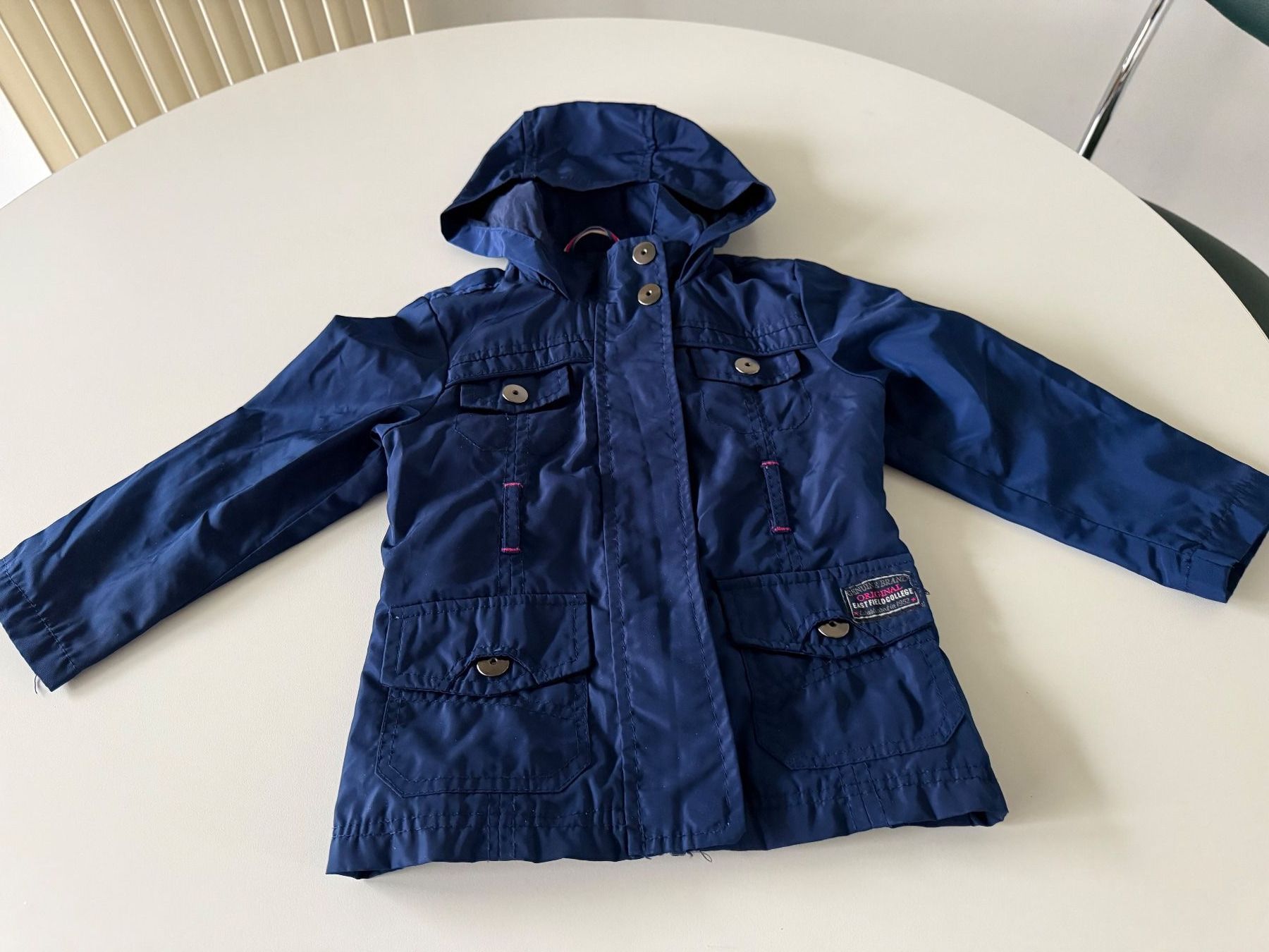 C&A Giacche & Cappotti: Uebergangsjacke Gr. 98 mit Kapuze (2xJacke in 1) – Usato da Dällikon venduto da dahi1 1