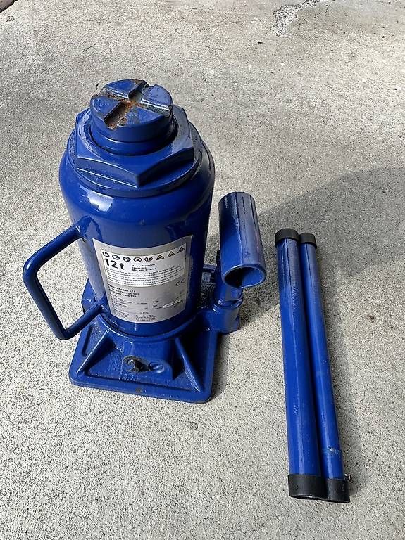 Tutti gli attrezzi: Hydraulischer Wagenheber 12t – Usato da Bonstetten venduto da nyjo6298