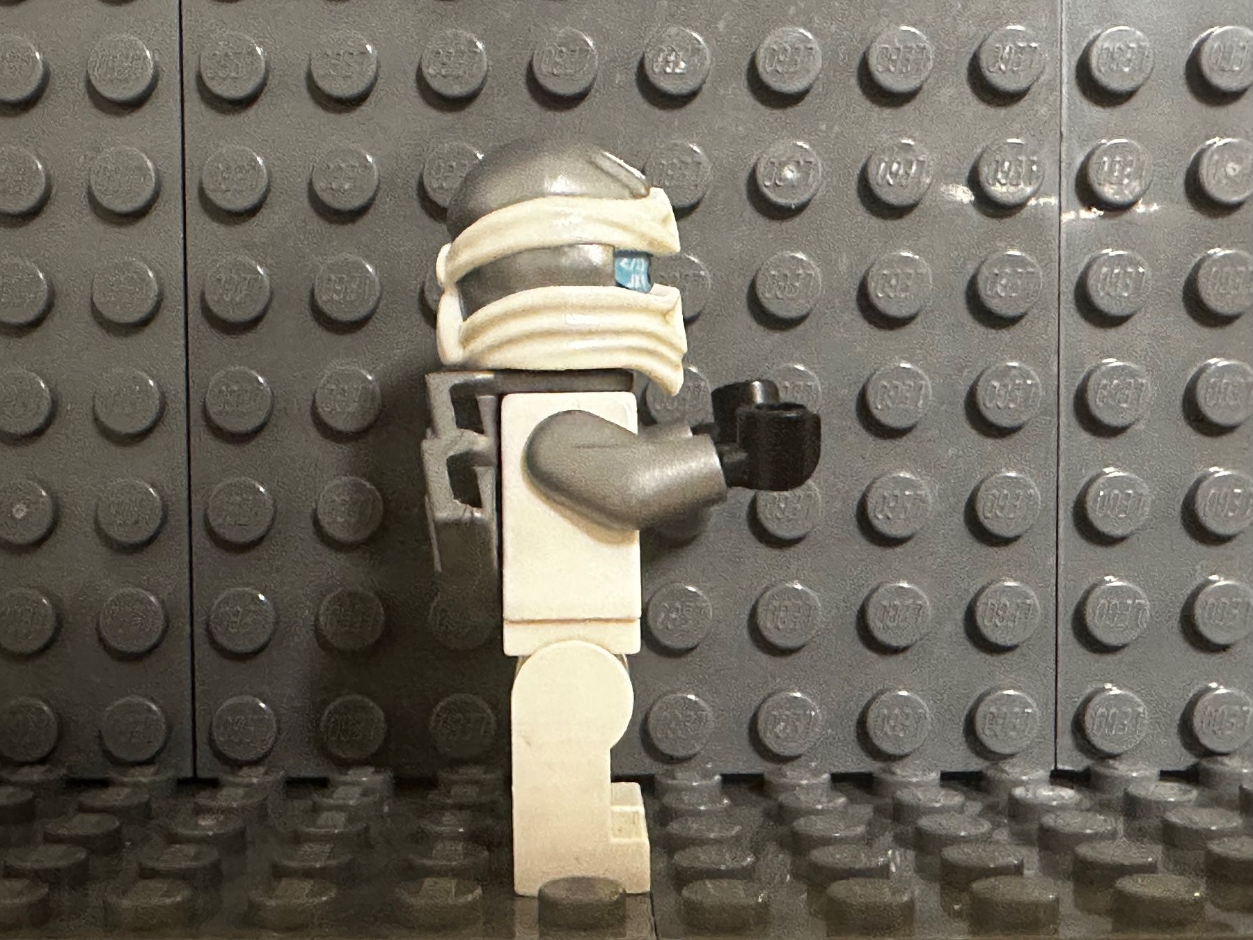 Lego Statuette: Zane Lego Ninjago Minifigure – Nuovo (secondo la descrizione) da Riehen venduto da jon_s2m5 2