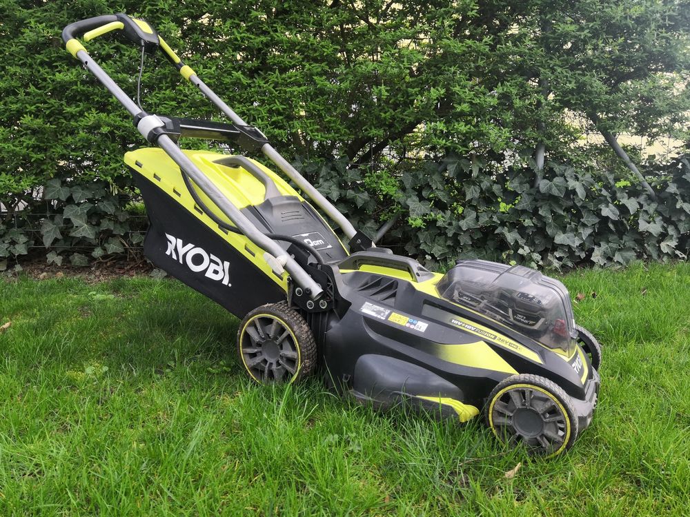 AkkuRasenmäher Ryobi Fusion mit 4 Akkus Kaufen auf Ricardo