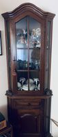 Eckvitrine im spanischen Stil